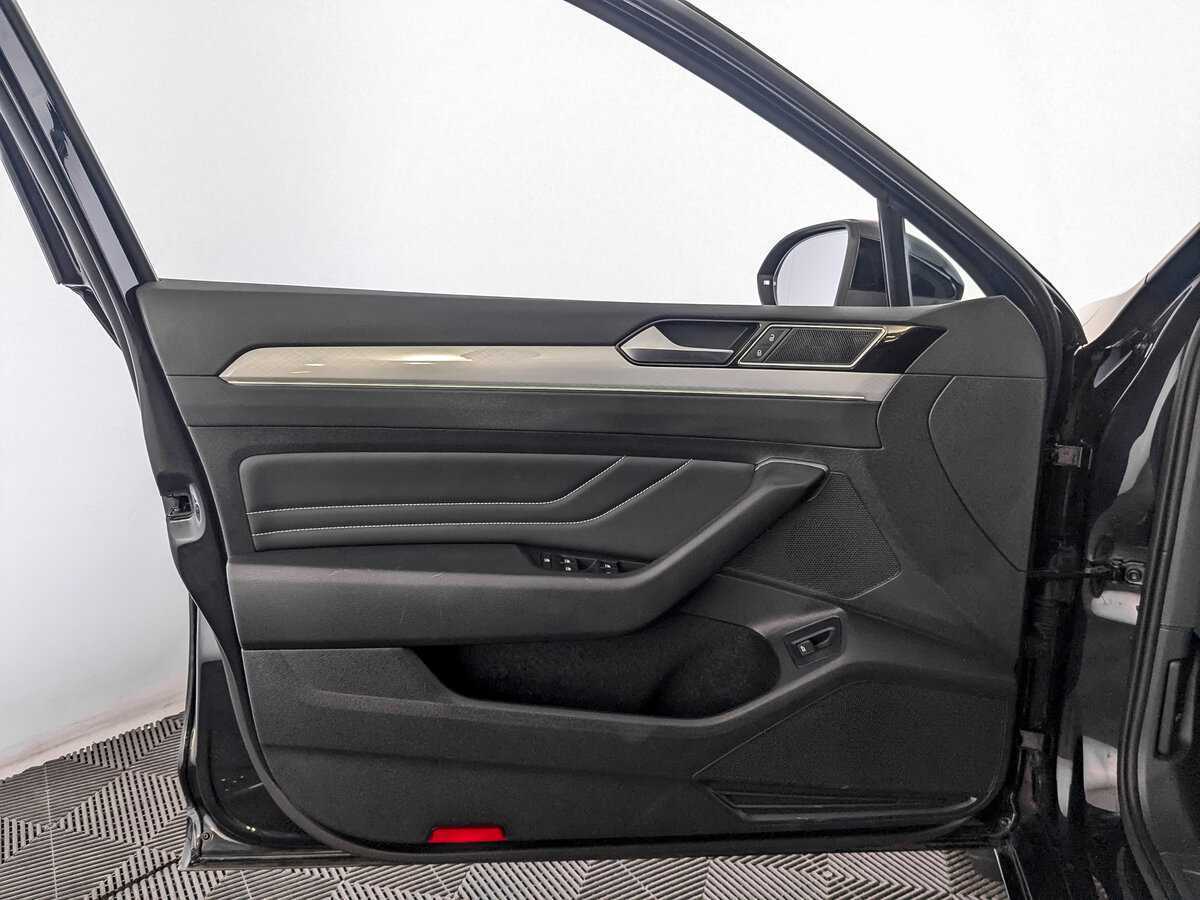 Volkswagen Passat с пробегом — 2021 год. Фото: #18