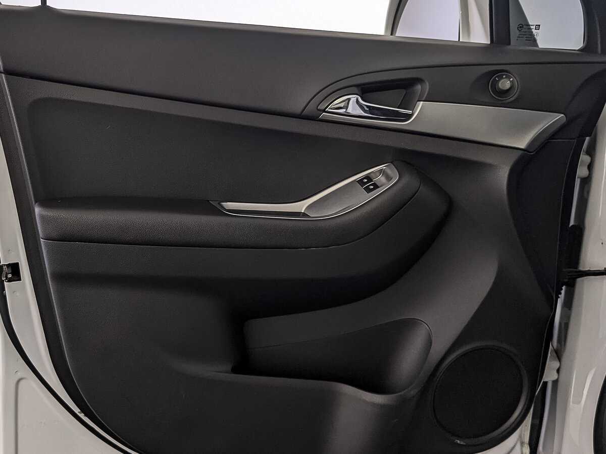 Chevrolet Orlando с пробегом — 2012 год. Фото: #18