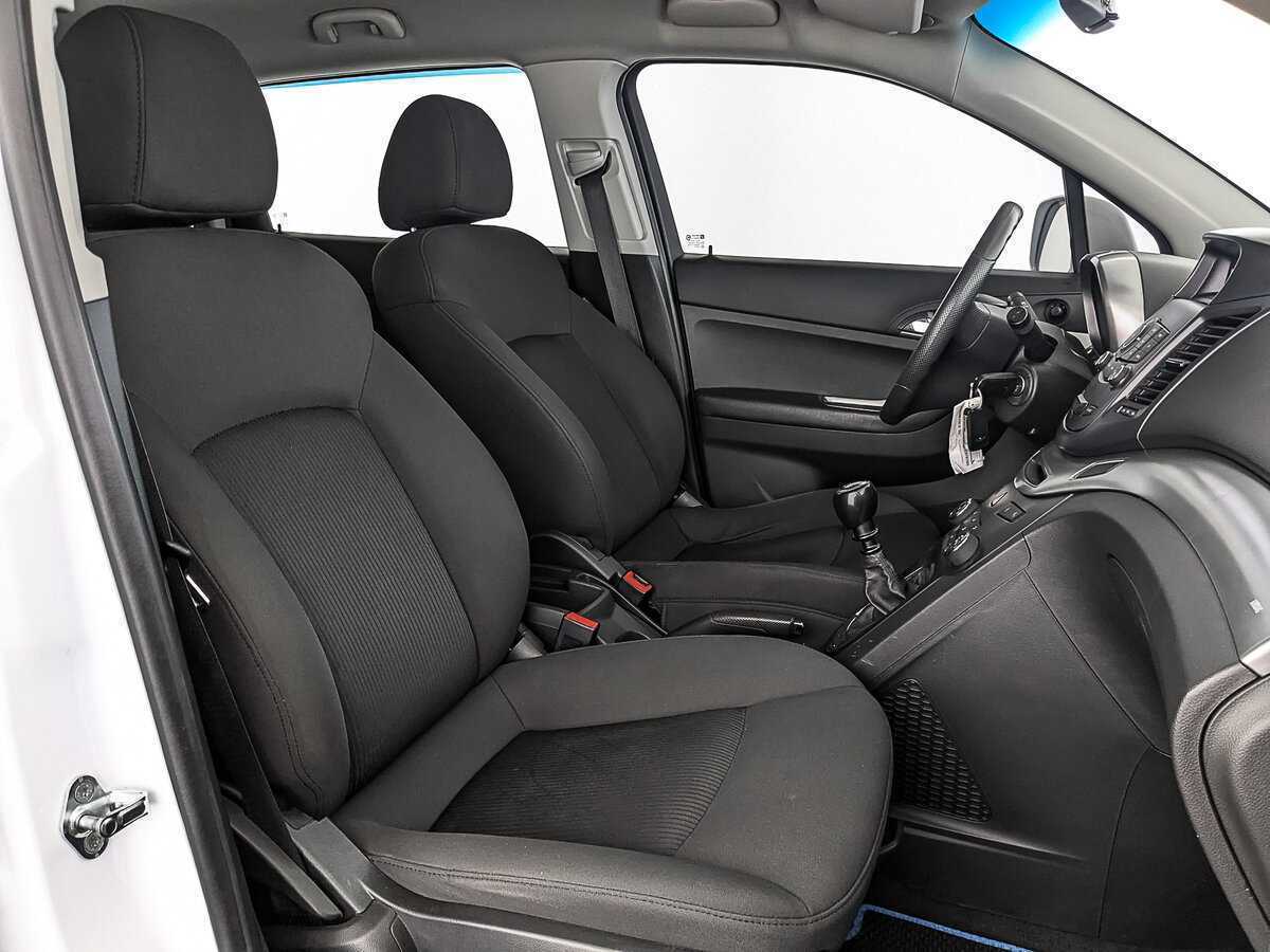 Chevrolet Orlando с пробегом — 2012 год. Фото: #23