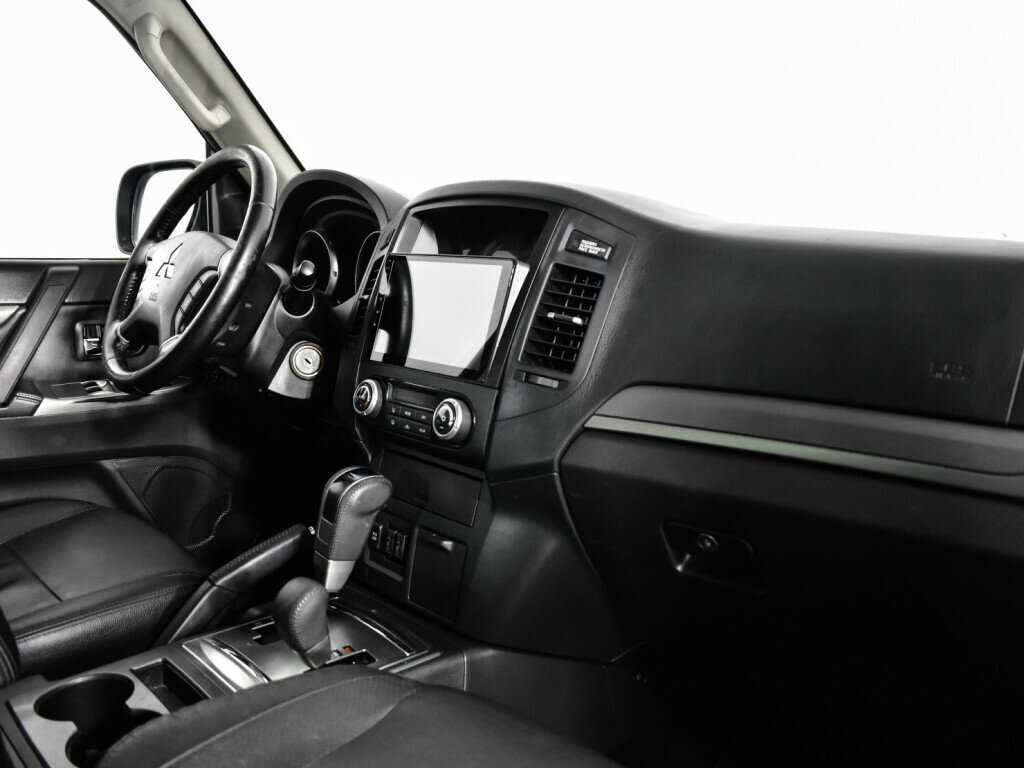 Mitsubishi Pajero с пробегом — 2014 год. Фото: #8