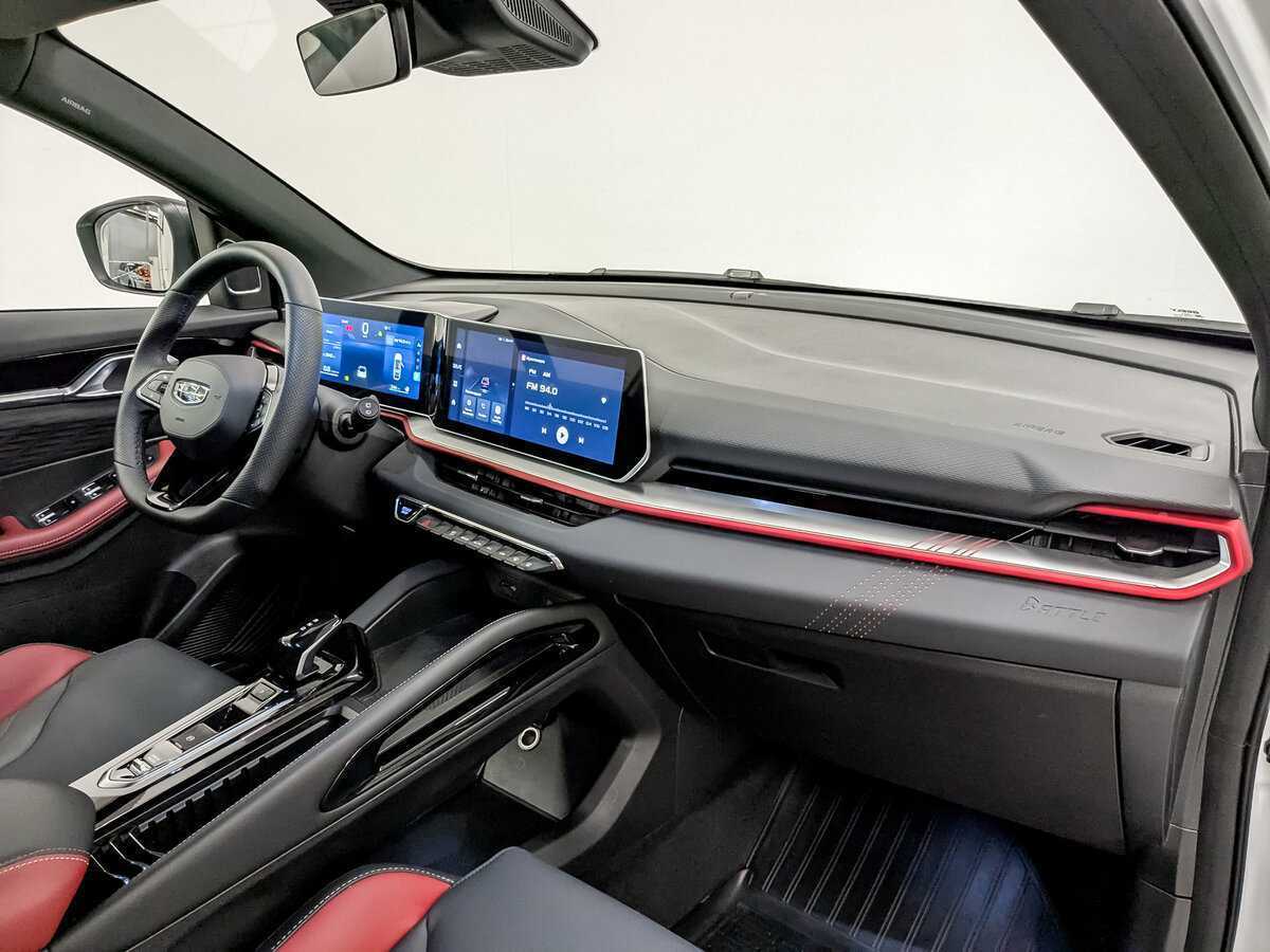 Geely Coolray с пробегом — 2024 год. Фото: #10