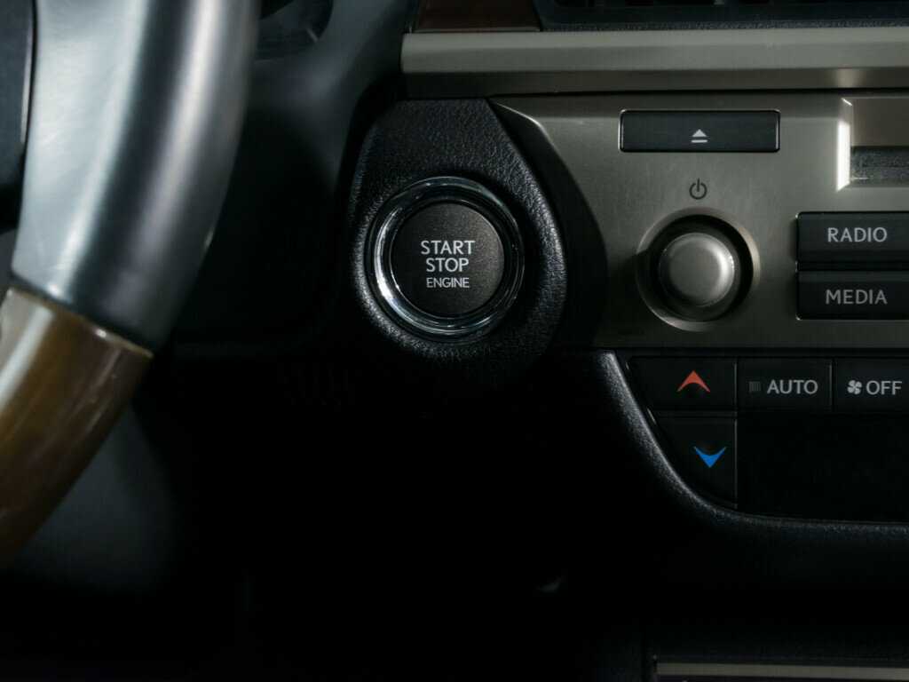 Lexus ES с пробегом — 2013 год. Фото: #14