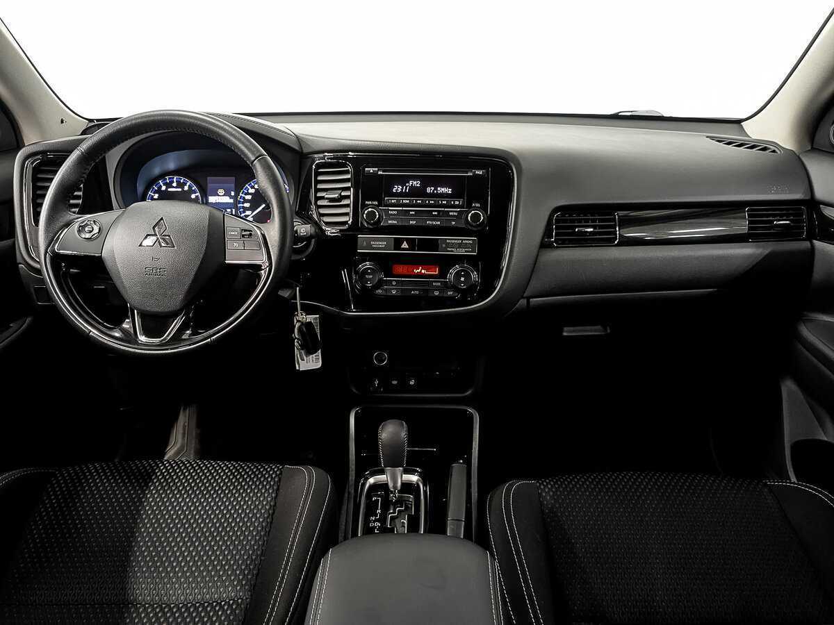 Mitsubishi Outlander с пробегом — 2019 год. Фото: #11