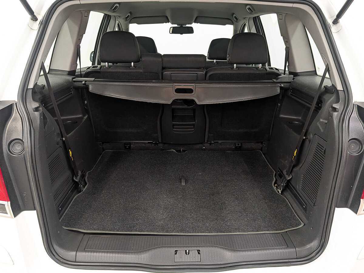 Opel Zafira с пробегом — 2013 год. Фото: #9