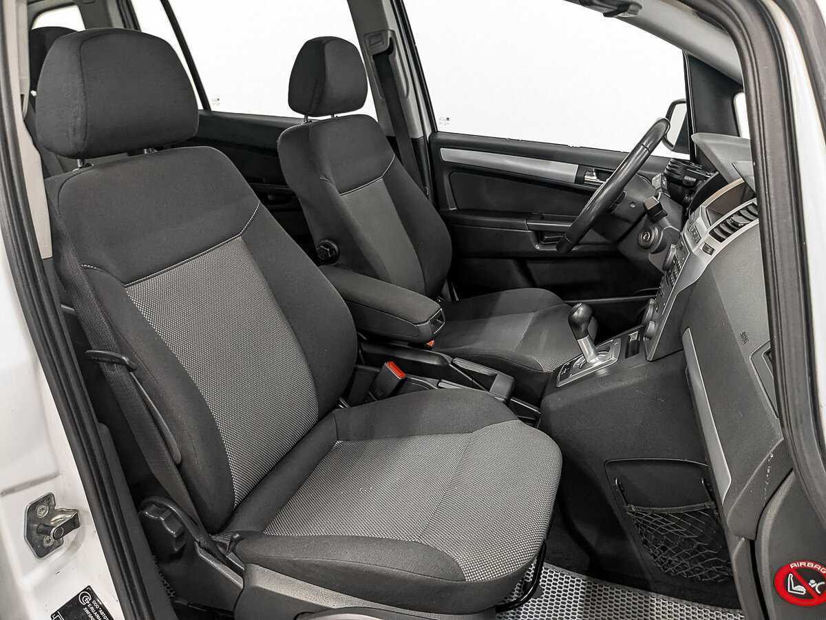 Opel Zafira с пробегом — 2013 год. Фото: #23