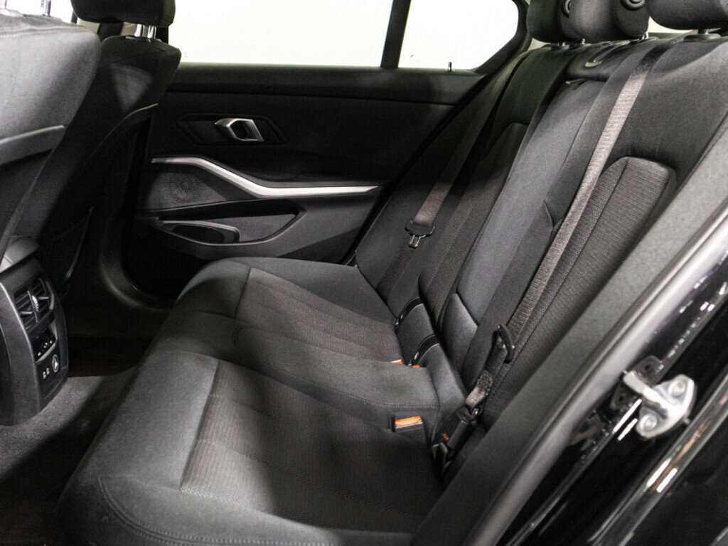 BMW 3 серии с пробегом — 2019 год. Фото: #9