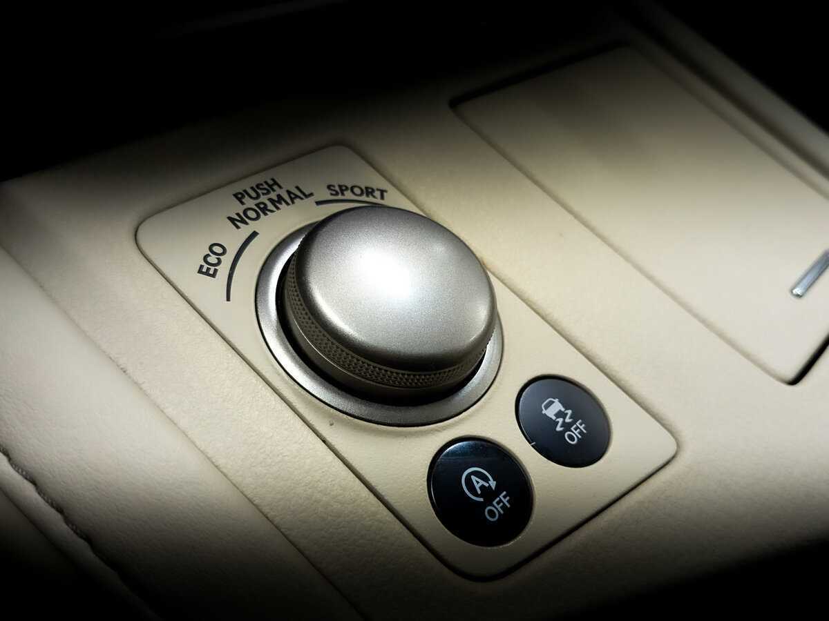 Lexus ES с пробегом — 2015 год. Фото: #29