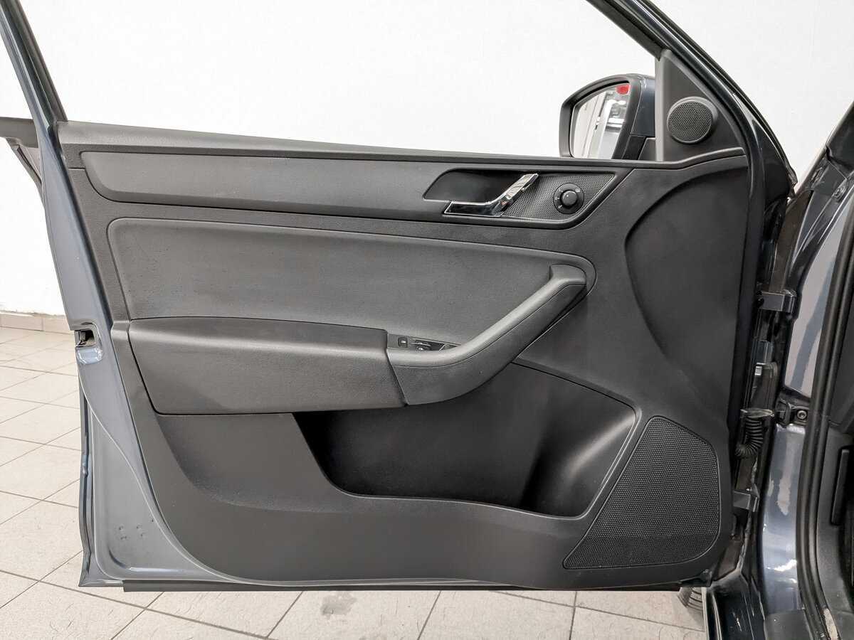 Skoda Rapid с пробегом — 2016 год. Фото: #16