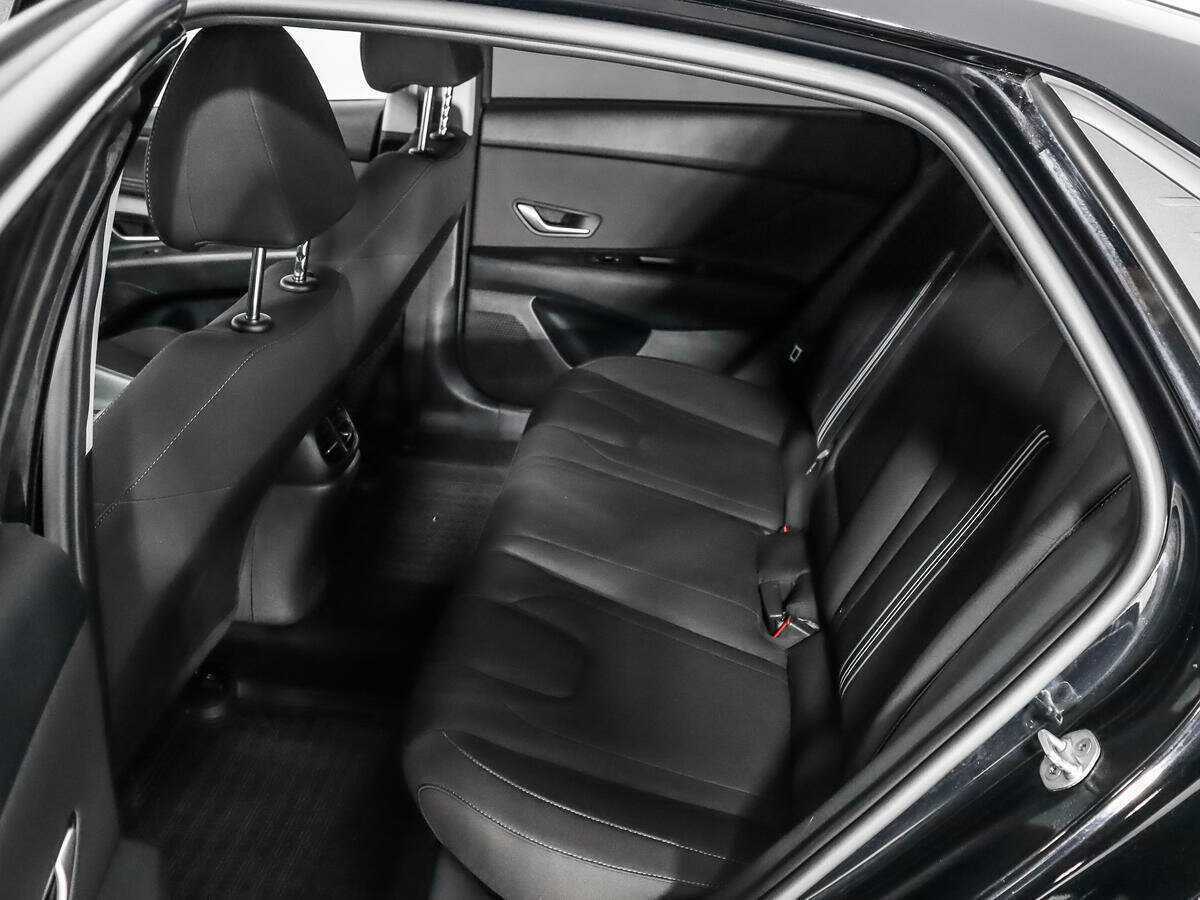 Hyundai Elantra с пробегом — 2021 год. Фото: #12