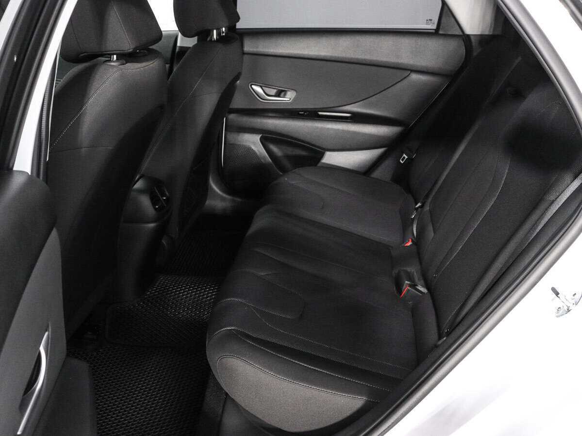 Hyundai Elantra с пробегом — 2021 год. Фото: #9