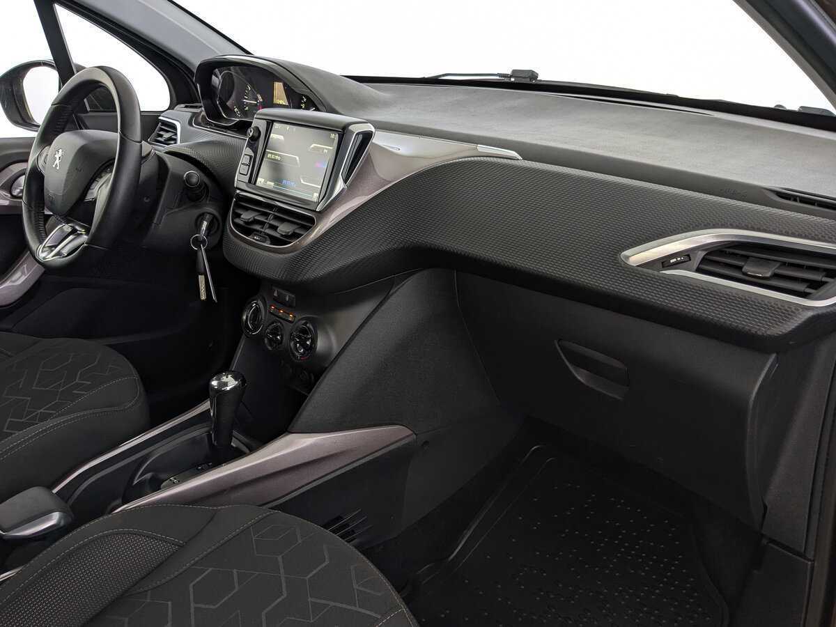 Peugeot 2008 с пробегом — 2014 год. Фото: #12