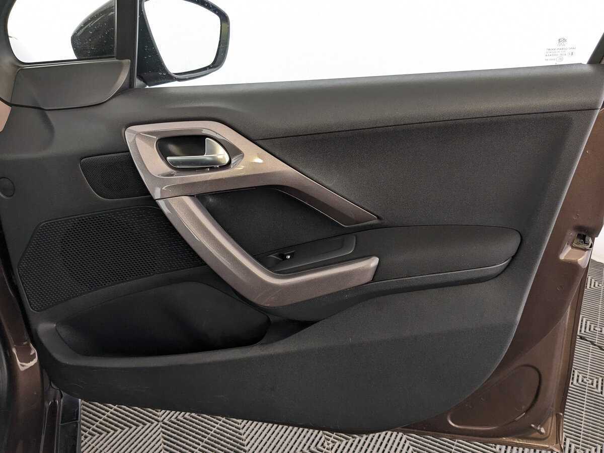 Peugeot 2008 с пробегом — 2014 год. Фото: #24