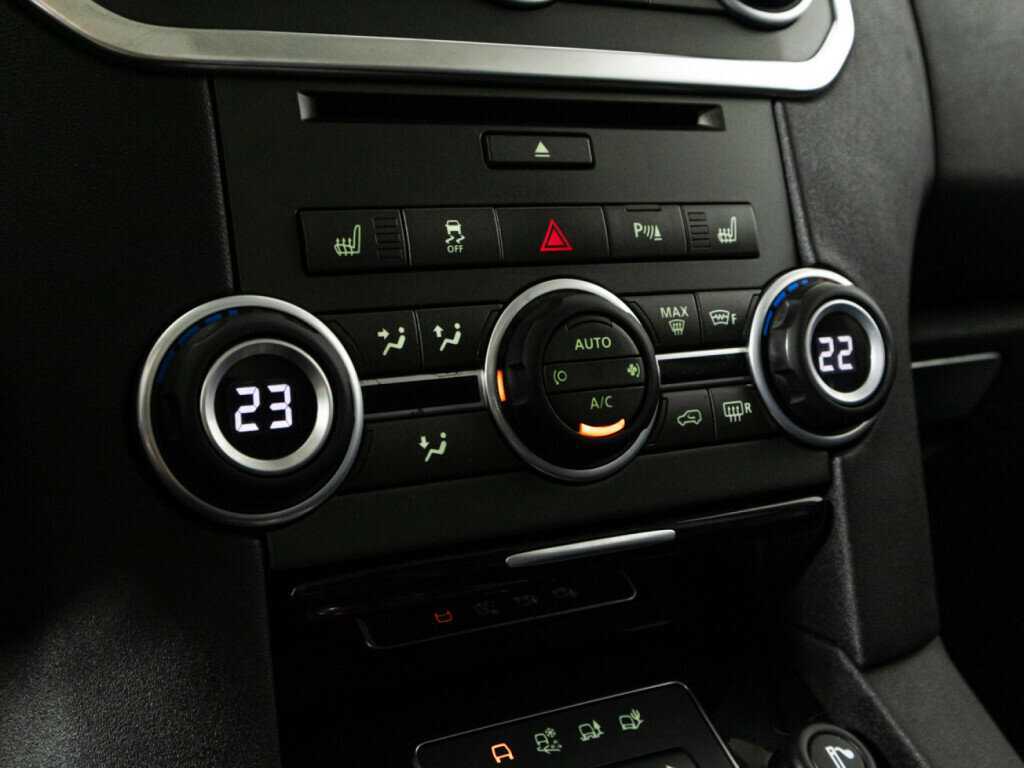 Land Rover Discovery с пробегом — 2016 год. Фото: #17