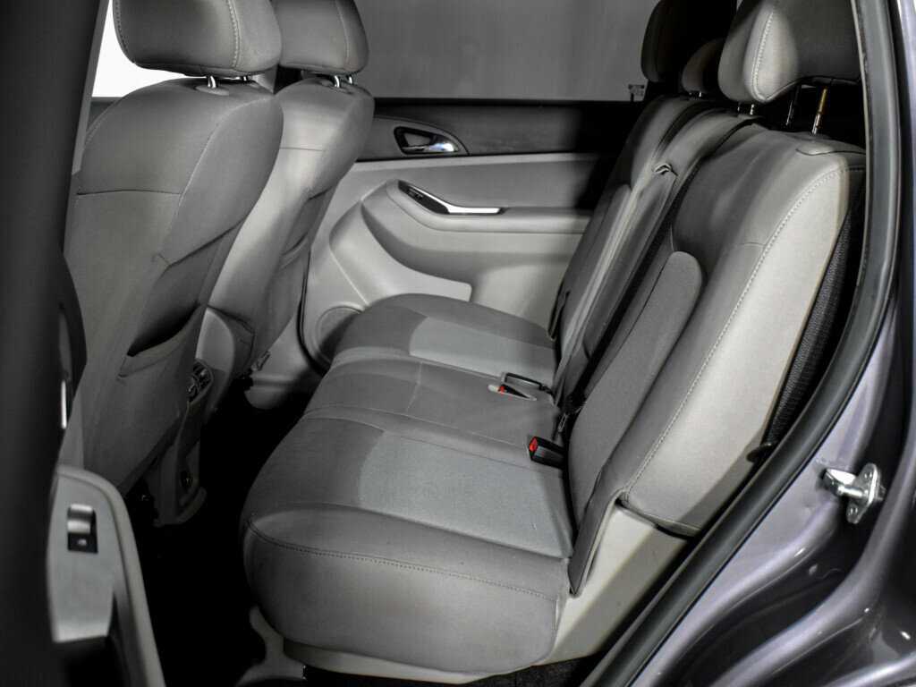 Chevrolet Orlando с пробегом — 2012 год. Фото: #9