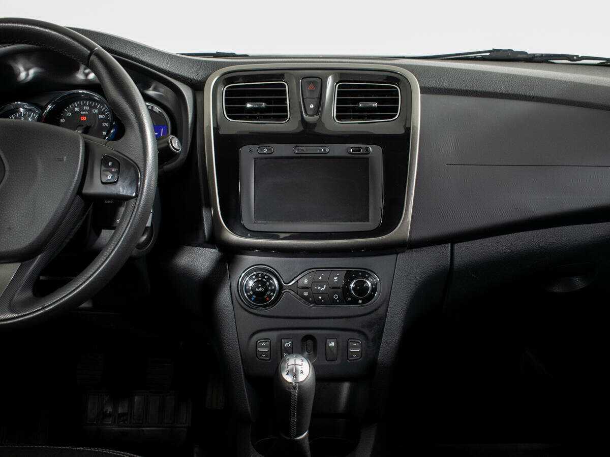 Renault Sandero с пробегом — 2014 год. Фото: #10