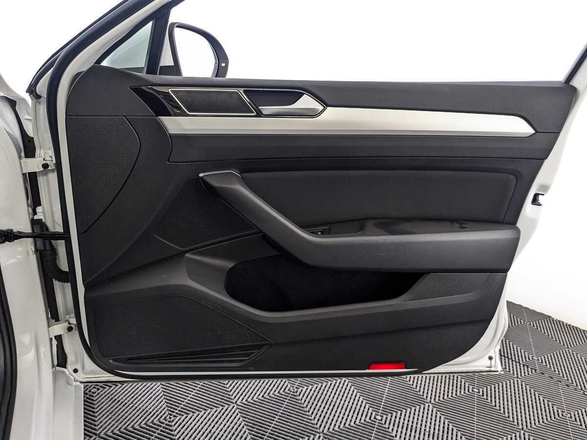 Volkswagen Passat с пробегом — 2019 год. Фото: #21