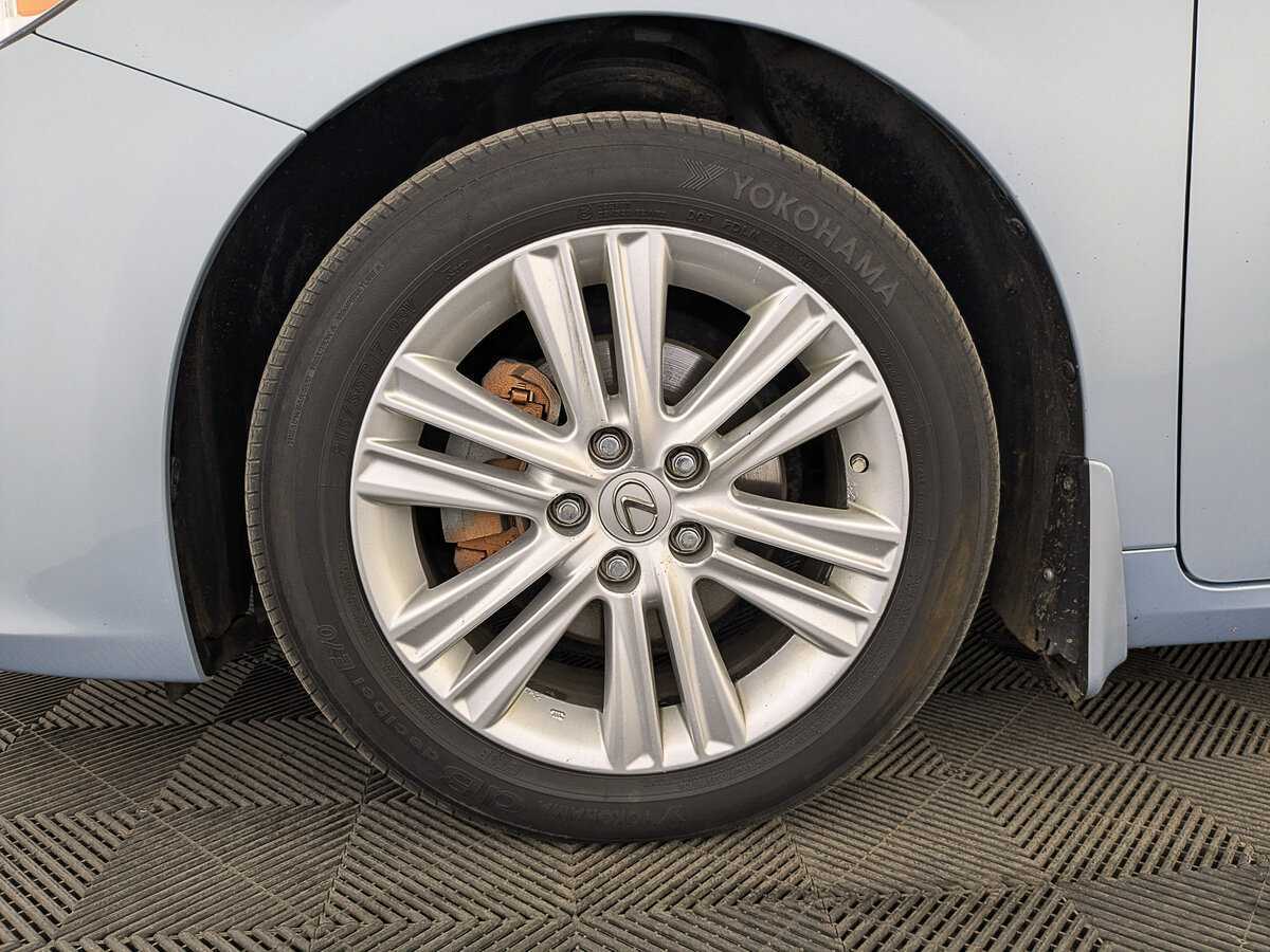 Lexus ES с пробегом — 2014 год. Фото: #11