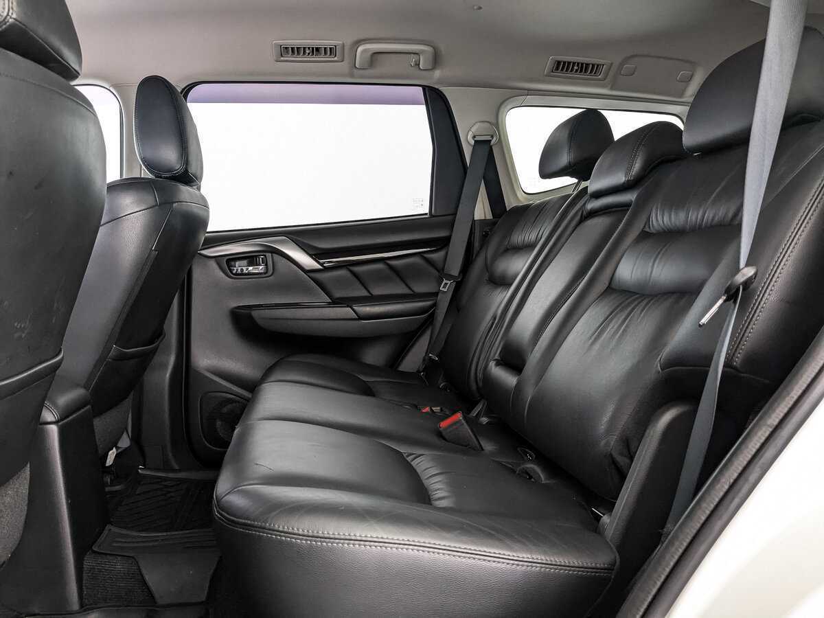 Mitsubishi Pajero Sport с пробегом — 2017 год. Фото: #15