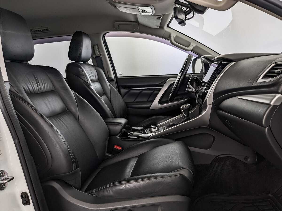 Mitsubishi Pajero Sport с пробегом — 2017 год. Фото: #21