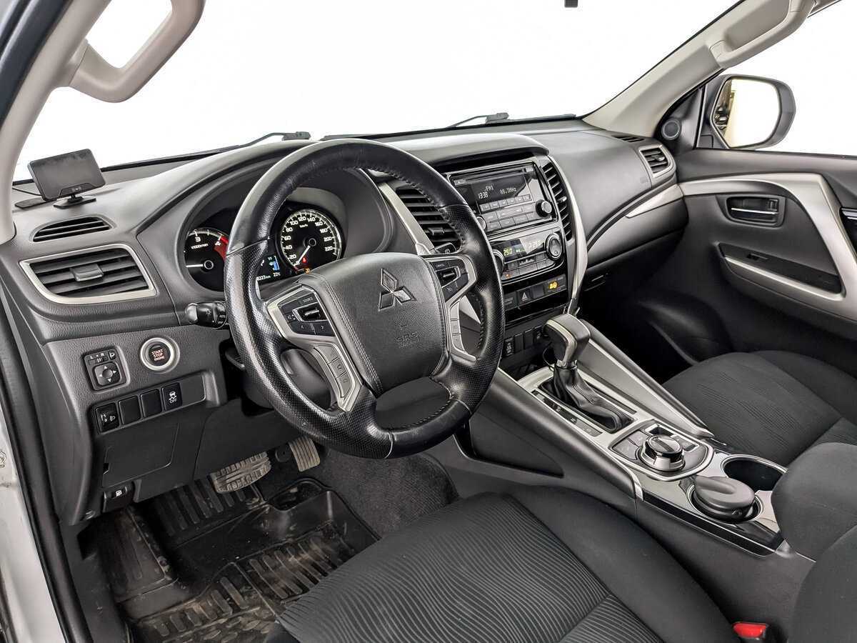 Mitsubishi Pajero Sport с пробегом — 2018 год. Фото: #15
