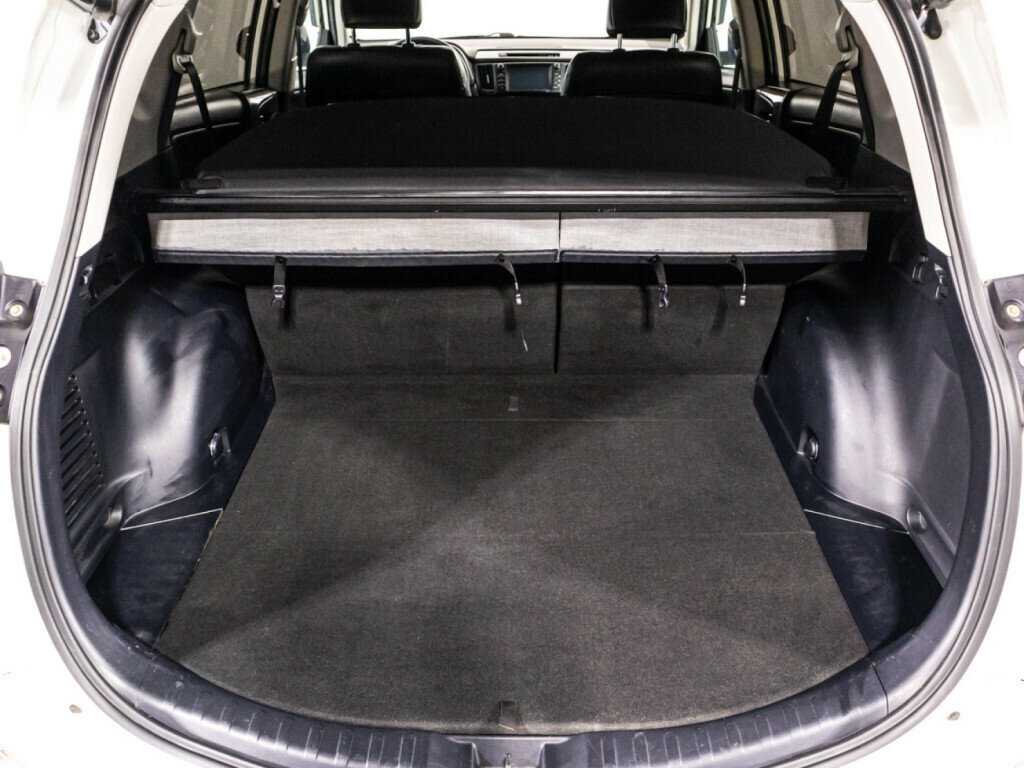 Toyota RAV4 с пробегом — 2017 год. Фото: #14