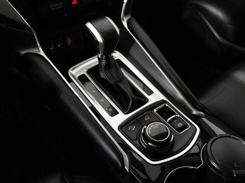 Mitsubishi Pajero Sport с пробегом — 2018 год. Фото: #15