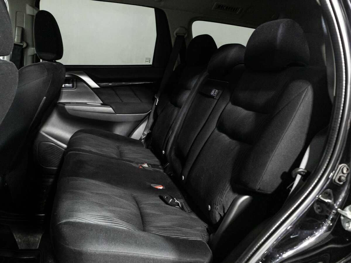 Mitsubishi Pajero Sport с пробегом — 2018 год. Фото: #9