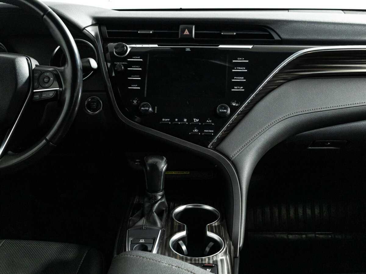 Toyota Camry с пробегом — 2018 год. Фото: #13