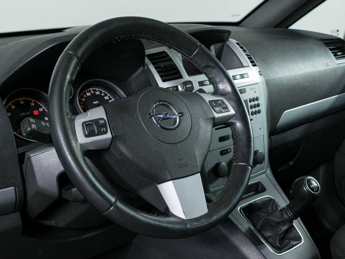 Opel Zafira с пробегом — 2013 год. Фото: #10