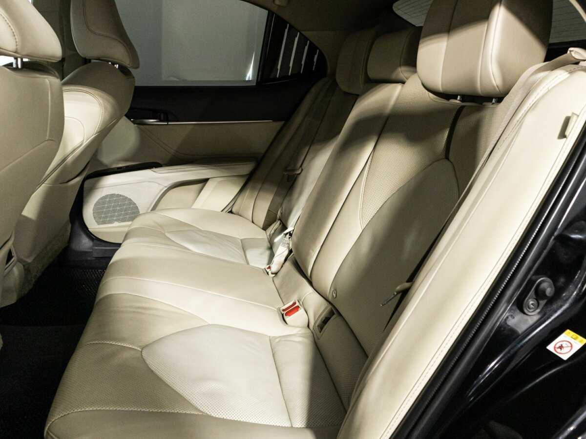 Toyota Camry с пробегом — 2018 год. Фото: #9