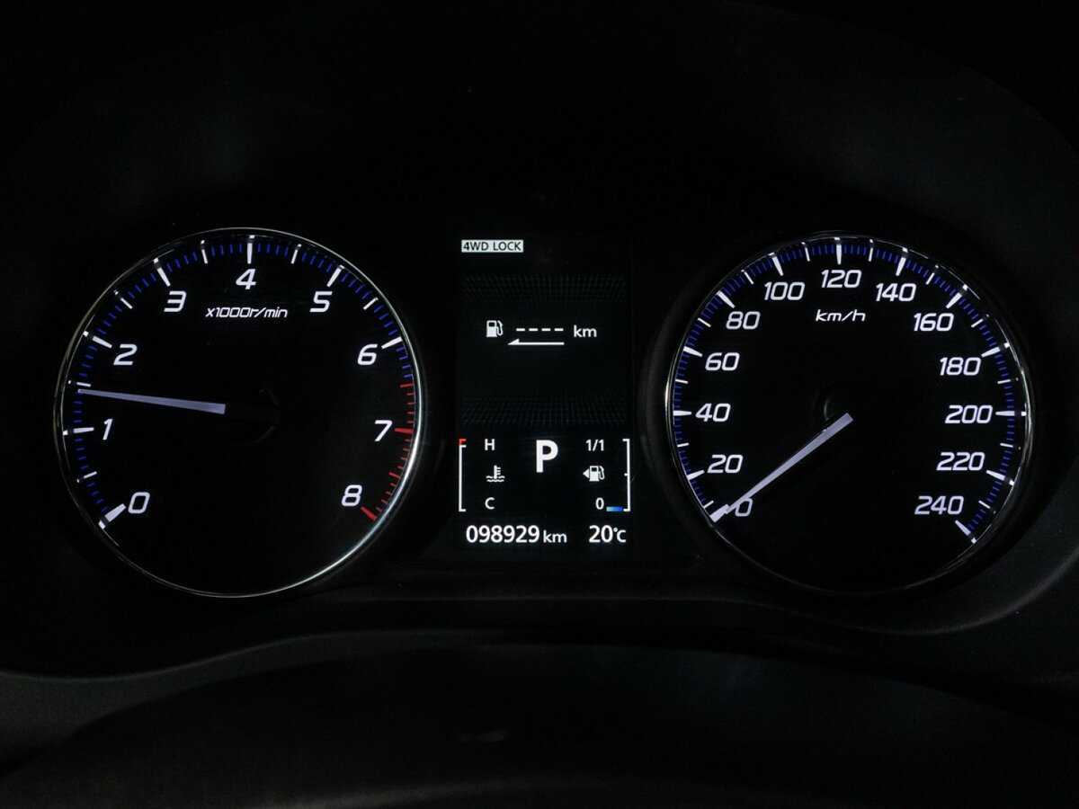 Mitsubishi Outlander с пробегом — 2015 год. Фото: #11