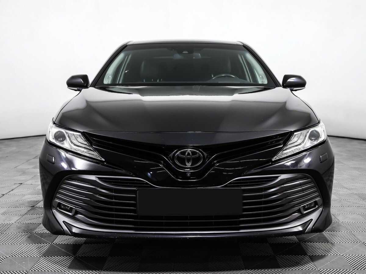 Toyota Camry с пробегом — 2018 год. Фото: #1