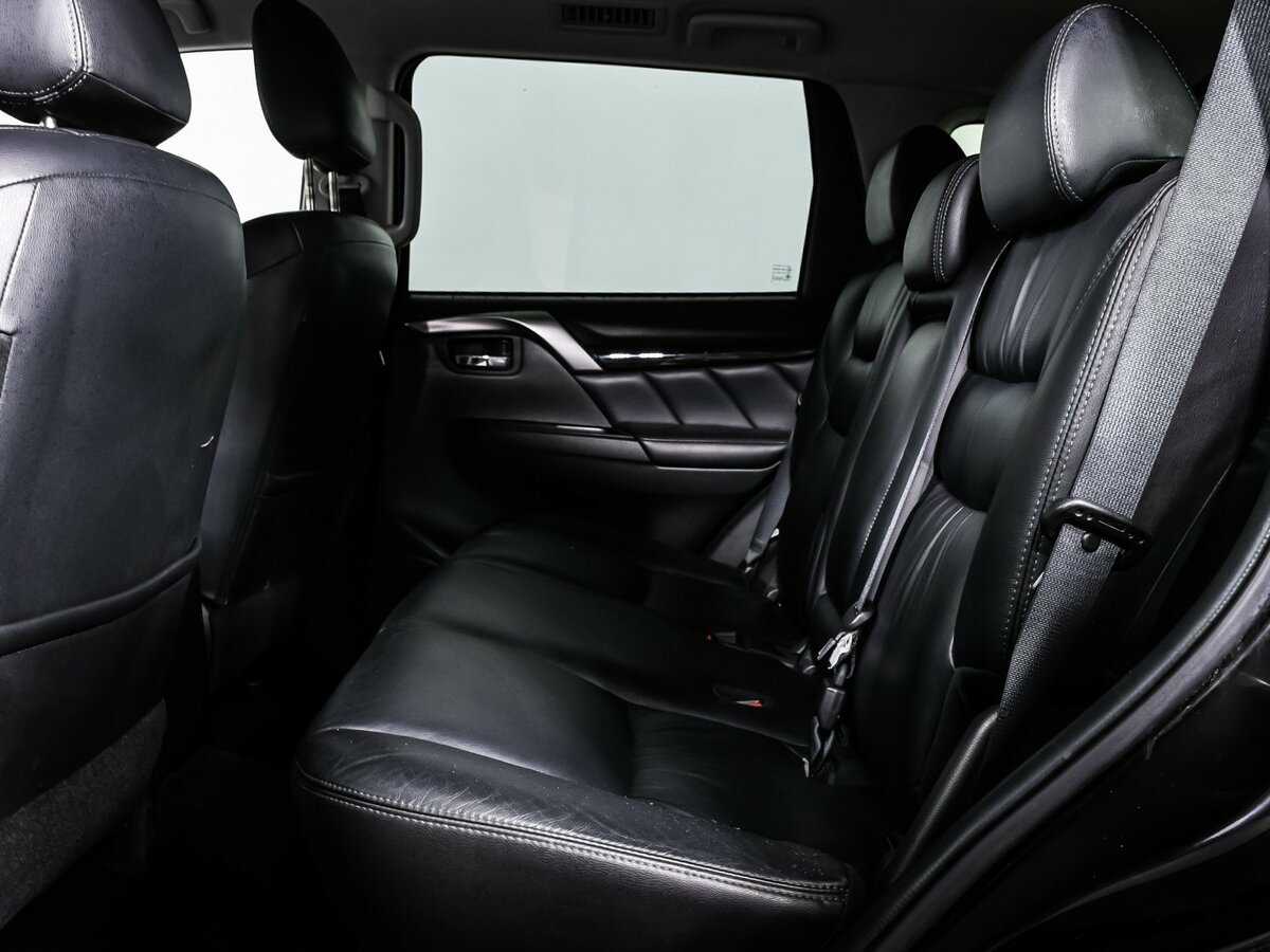 Mitsubishi Pajero Sport с пробегом — 2018 год. Фото: #11