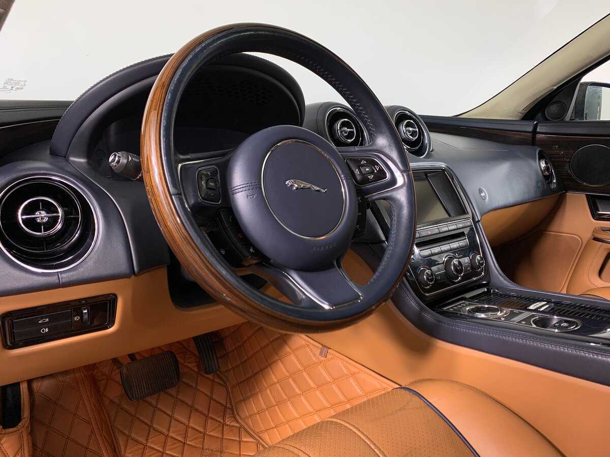 Jaguar XJ с пробегом — 2012 год. Фото: #11