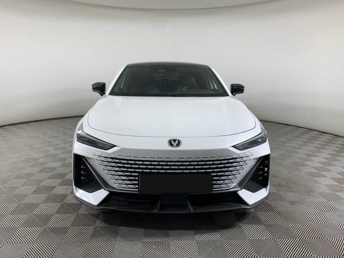 Changan UNI-V с пробегом — 2024 год. Фото: #1