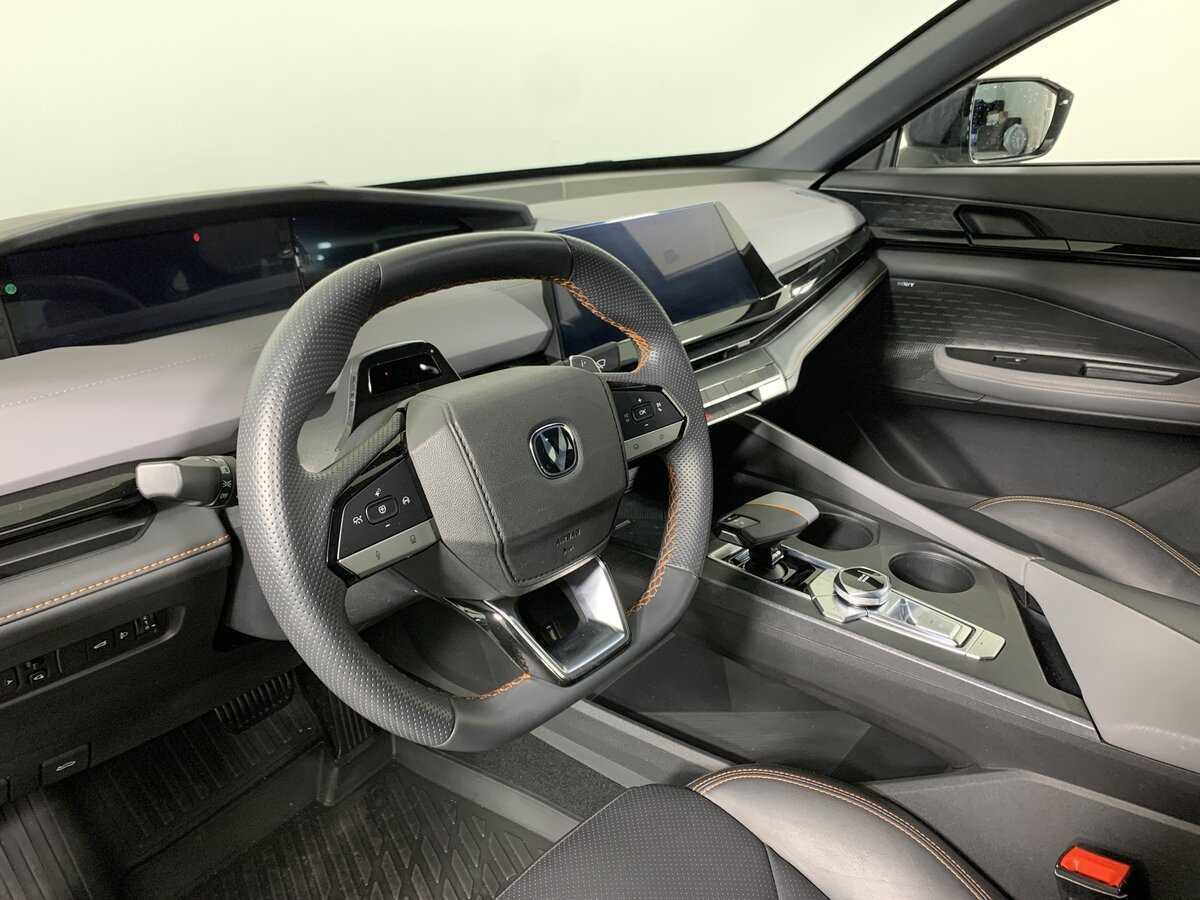 Changan UNI-V с пробегом — 2023 год. Фото: #11