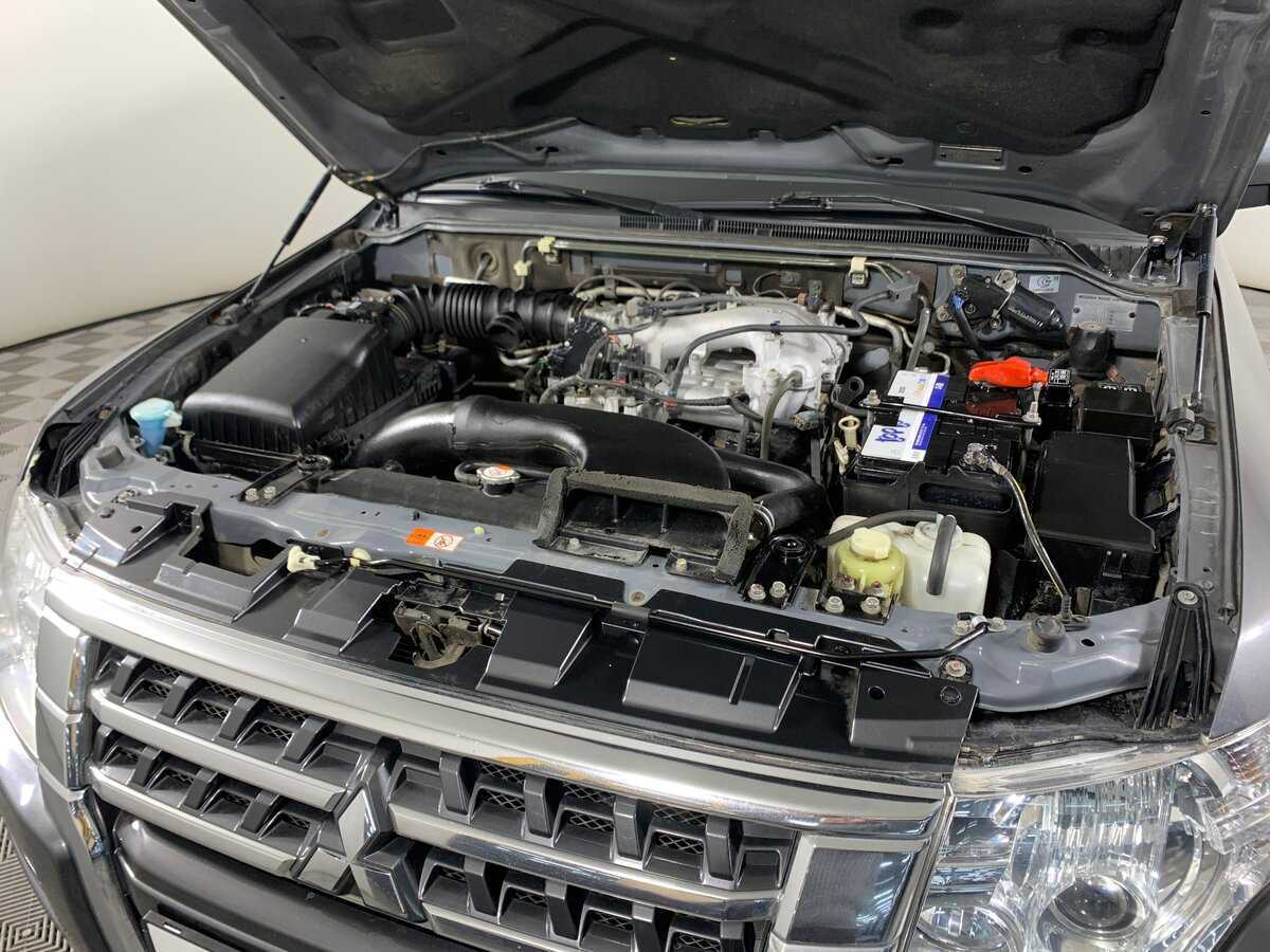 Mitsubishi Pajero с пробегом — 2015 год. Фото: #10