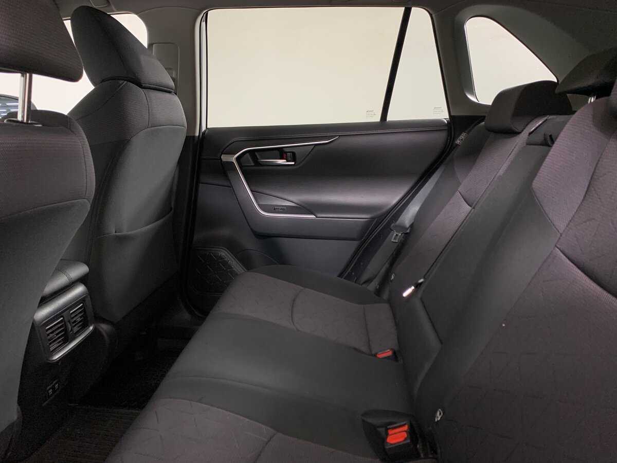 Toyota RAV4 с пробегом — 2020 год. Фото: #18
