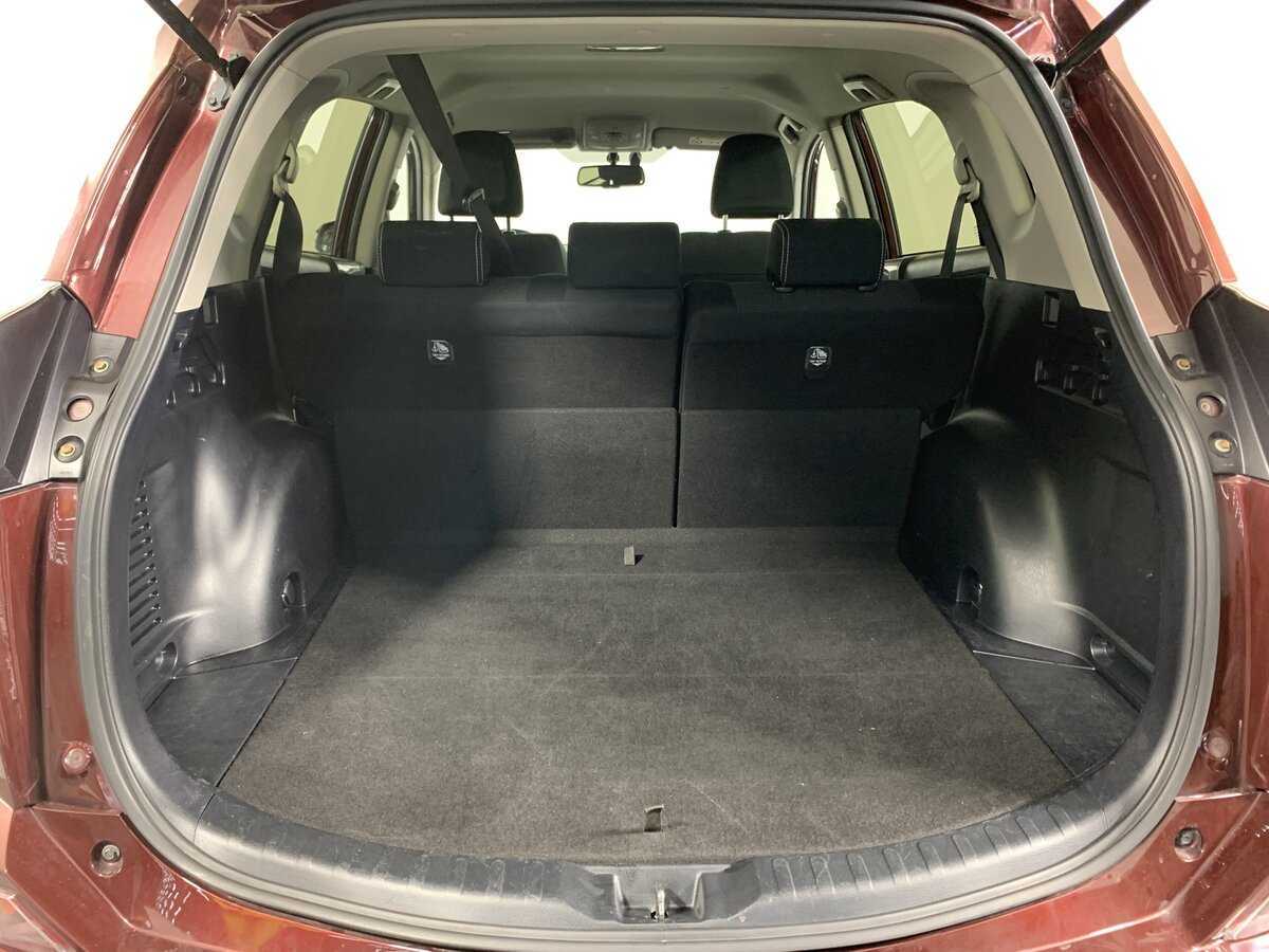 Toyota RAV4 с пробегом — 2018 год. Фото: #19