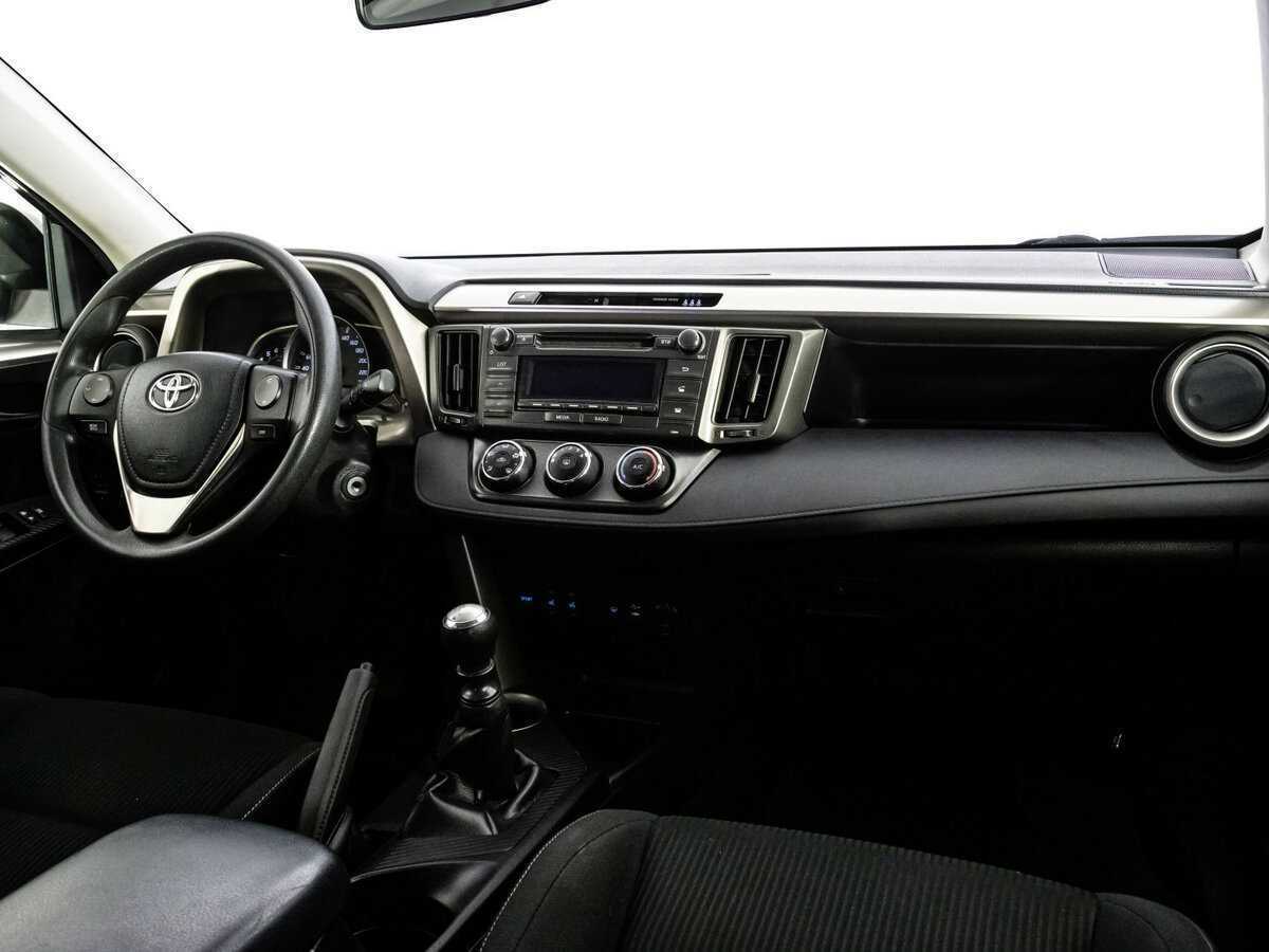 Toyota RAV4 с пробегом — 2015 год. Фото: #6