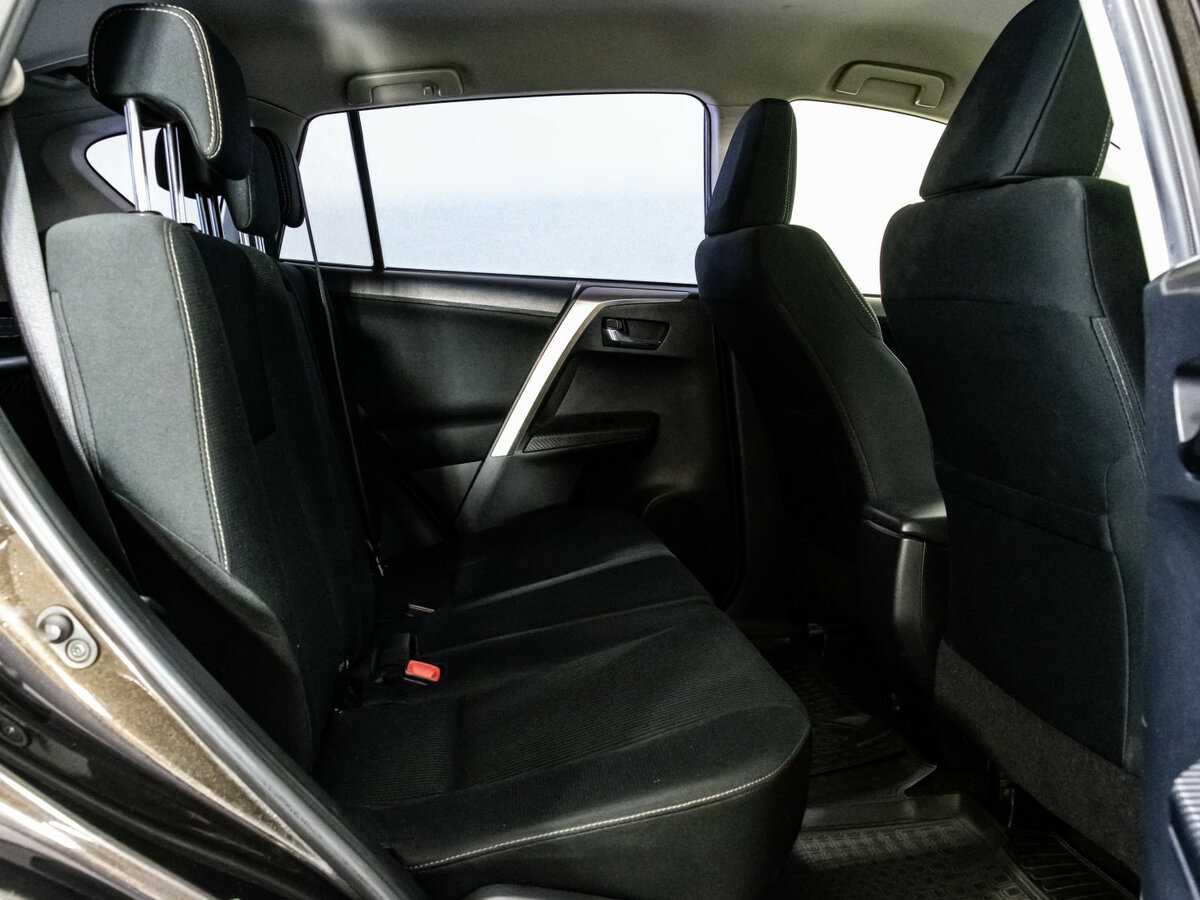 Toyota RAV4 с пробегом — 2015 год. Фото: #13