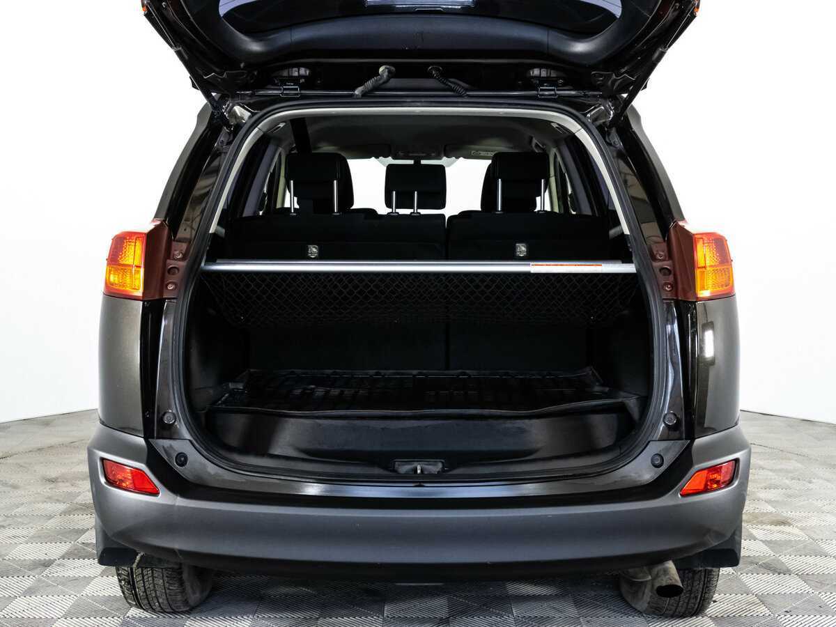 Toyota RAV4 с пробегом — 2015 год. Фото: #15