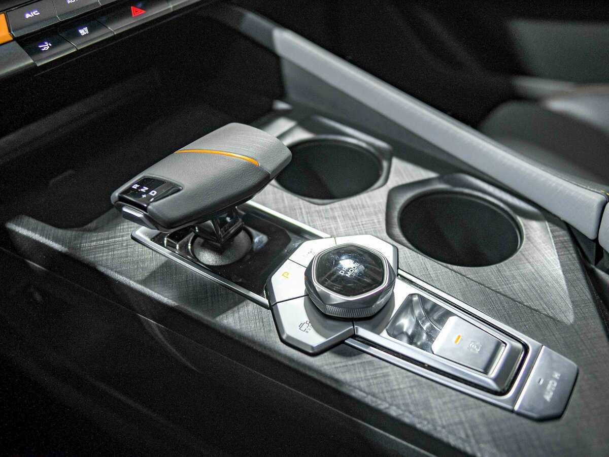 Changan UNI-V с пробегом — 2023 год. Фото: #14