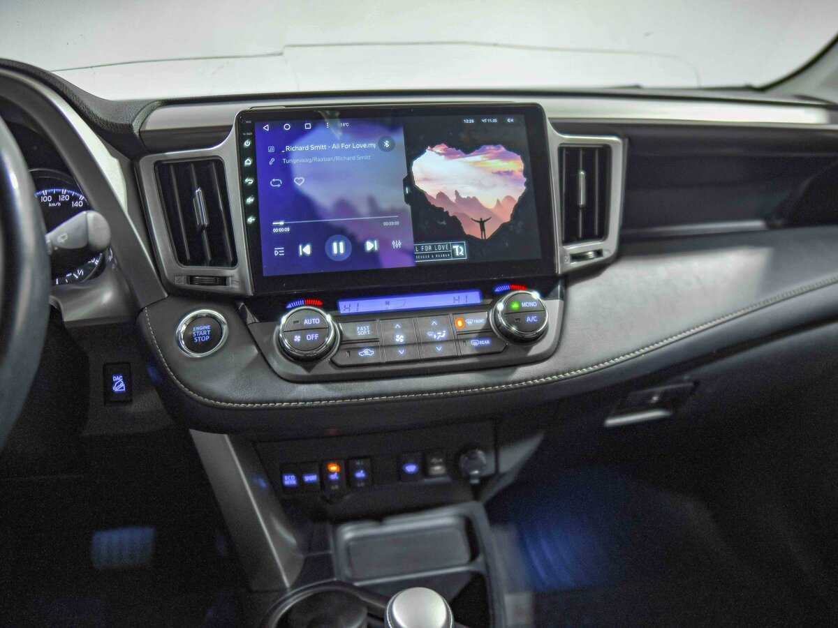 Toyota RAV4 с пробегом — 2018 год. Фото: #8