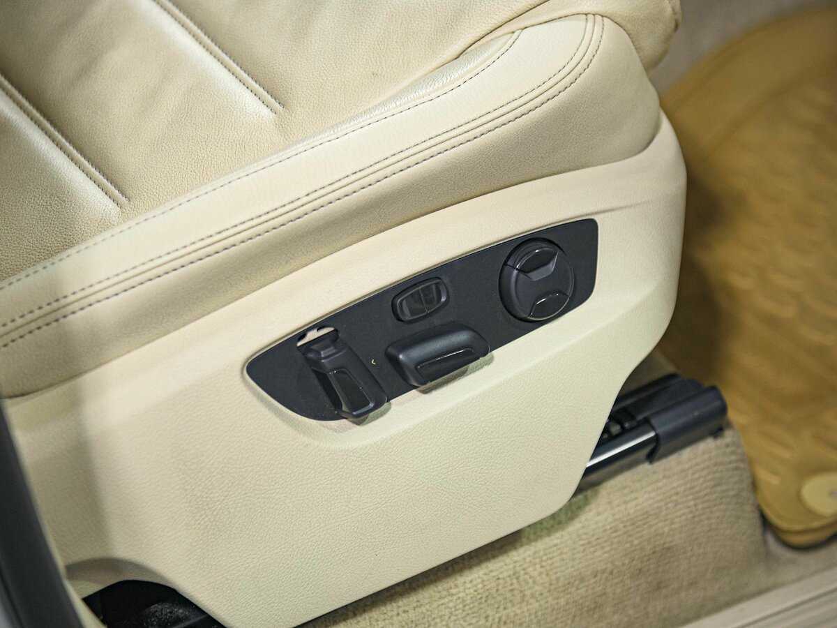 Volkswagen Touareg с пробегом — 2013 год. Фото: #18