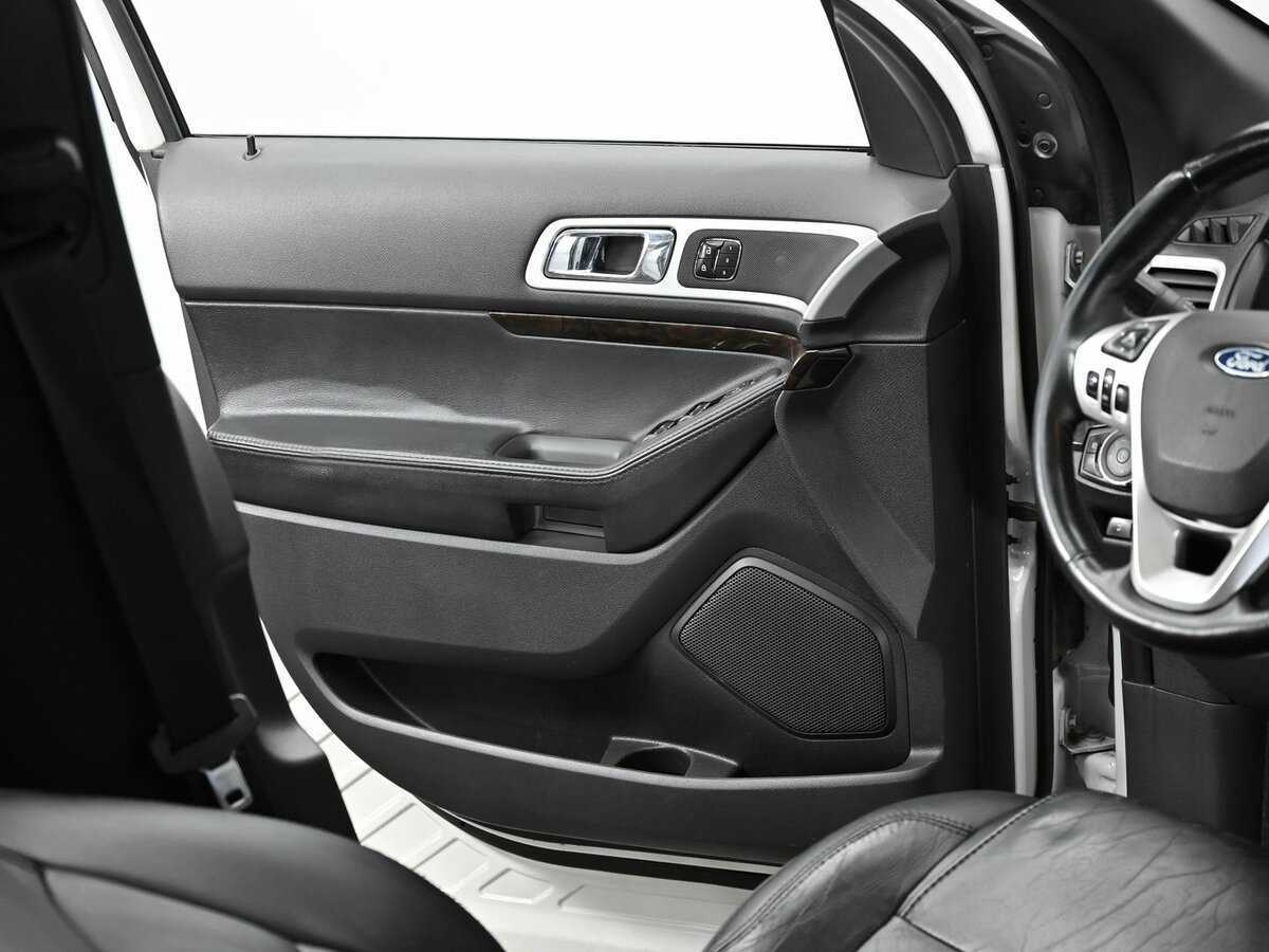 Ford Explorer с пробегом — 2012 год. Фото: #6