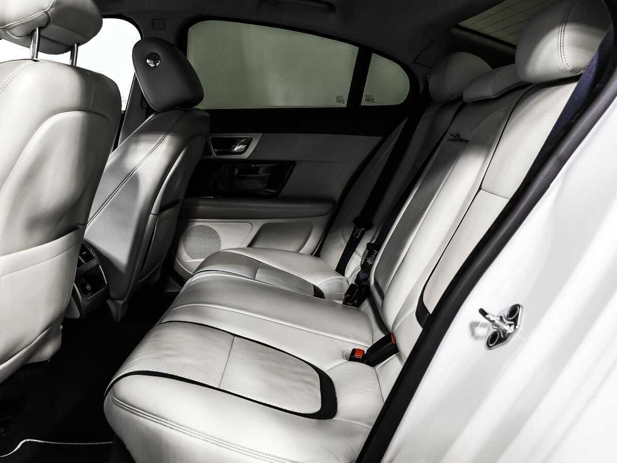 Jaguar XF с пробегом — 2012 год. Фото: #12