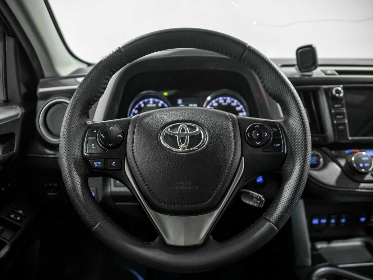 Toyota RAV4 с пробегом — 2017 год. Фото: #8