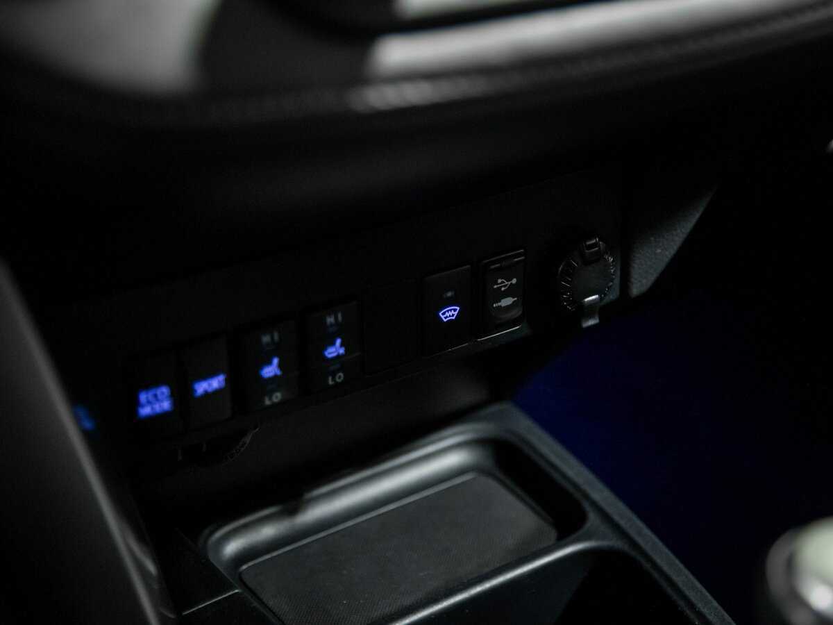 Toyota RAV4 с пробегом — 2017 год. Фото: #12