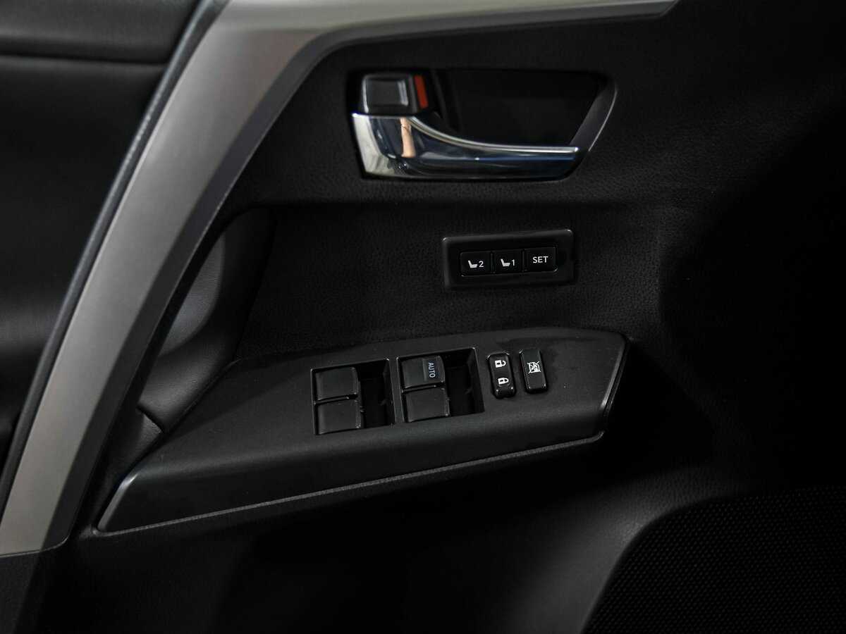 Toyota RAV4 с пробегом — 2017 год. Фото: #13
